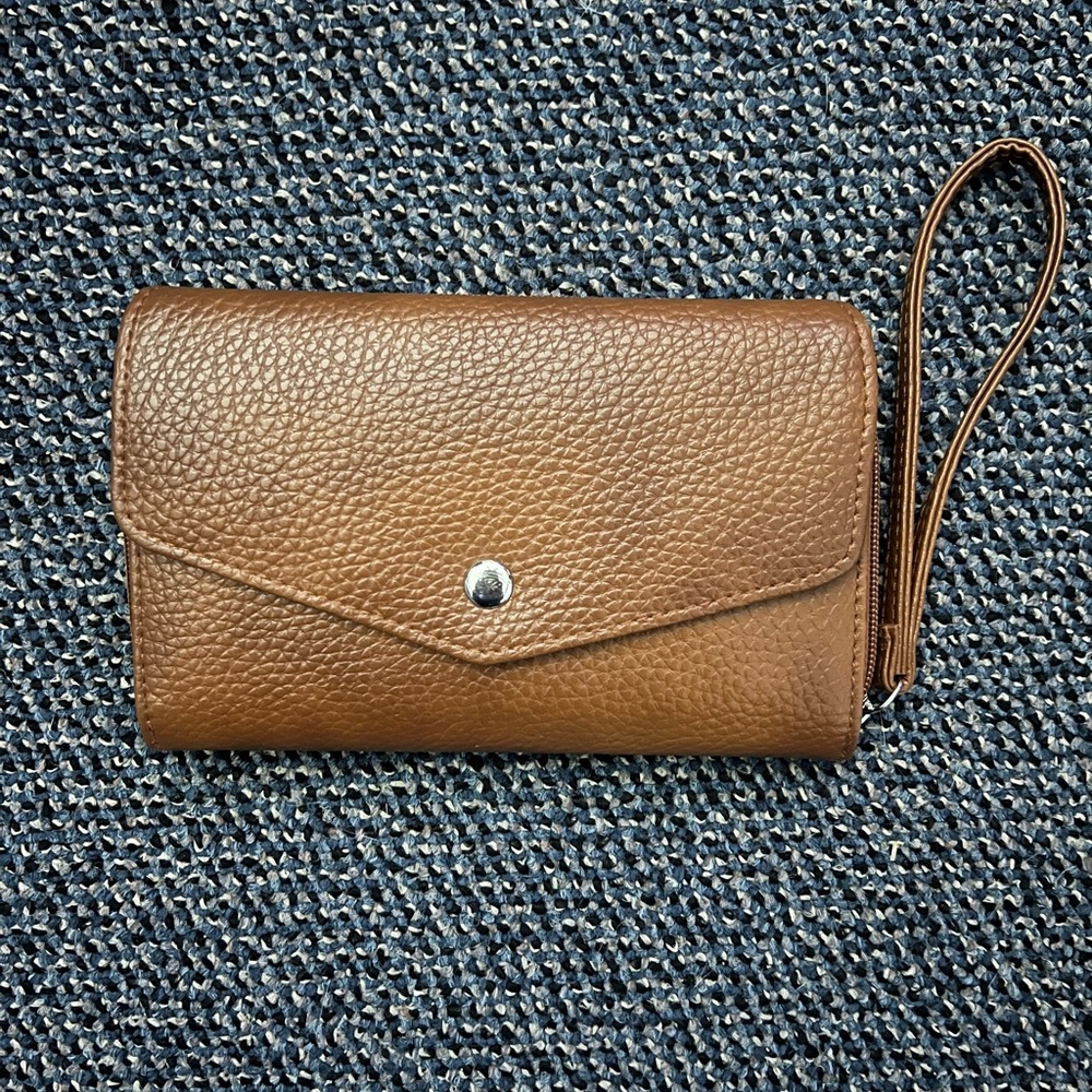 Brown Mundi 5 x 7 wristlet. Many card slots and zippered closure. Checkbook area